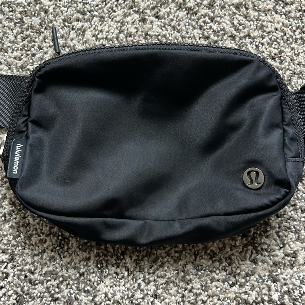 Lululemon Everywhere bag 1L